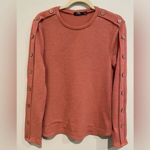 Cute dusty pink top with wooden buttons down sleeve.  Closet staple Size…